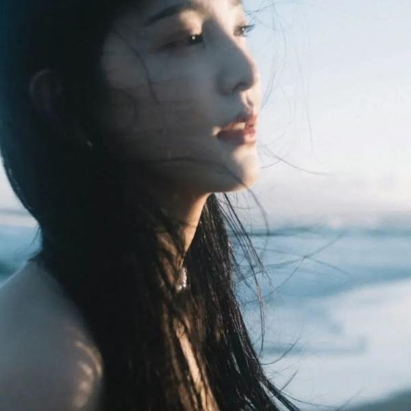 三个摩登女性